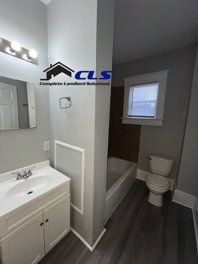 Building Photo - 1616 S 4th St