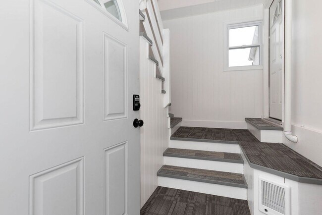 Building Photo - 414 Herkimer St