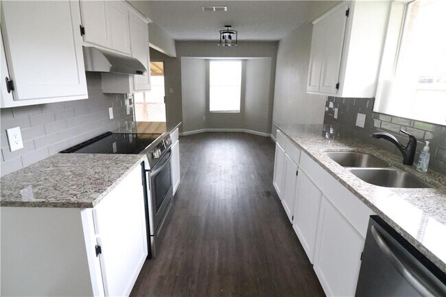 Building Photo - 5813 Crest Willow Dr
