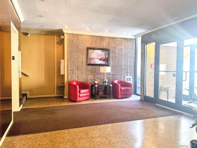 Building Photo - 128 Colonial Pkwy