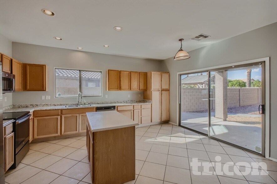 Building Photo - 5030 W Glass Ln