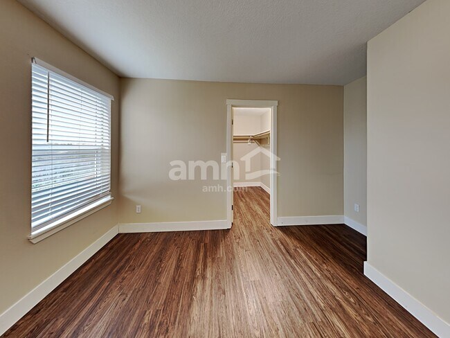 Building Photo - 847 NW 1st Ave