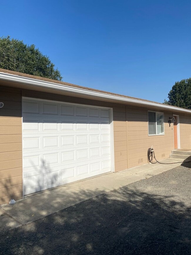 Building Photo - Beks413 (CWP)
