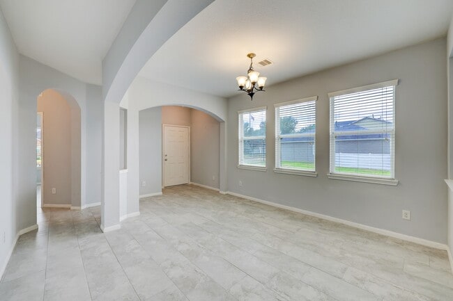 Building Photo - 6302 Provident Green Dr