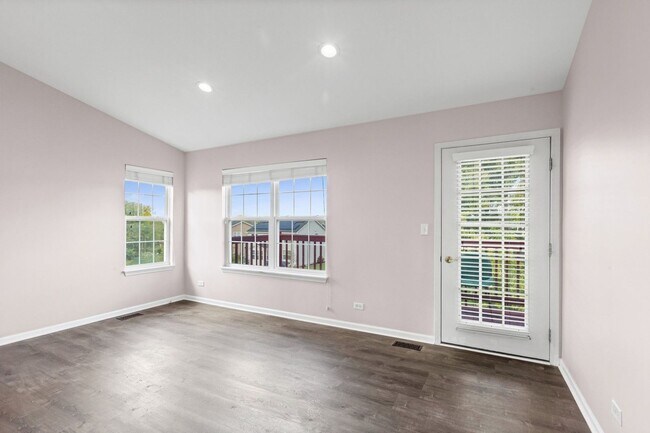 Building Photo - 2365 Overlook Ct