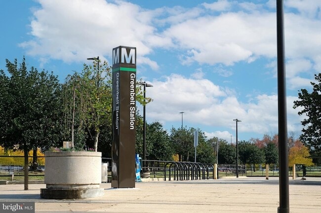 Building Photo - 6012 Westchester Dr