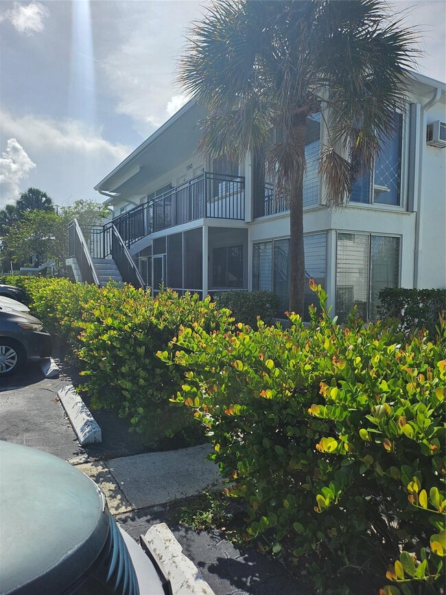 Building Photo - 1045 SE 15th St