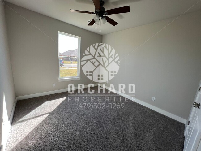 Building Photo - 1052 Morra Ave