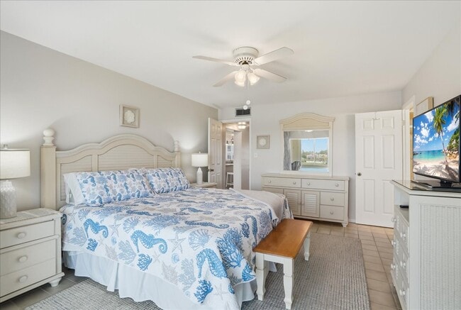 Building Photo - 3330 Gulf of Mexico Dr