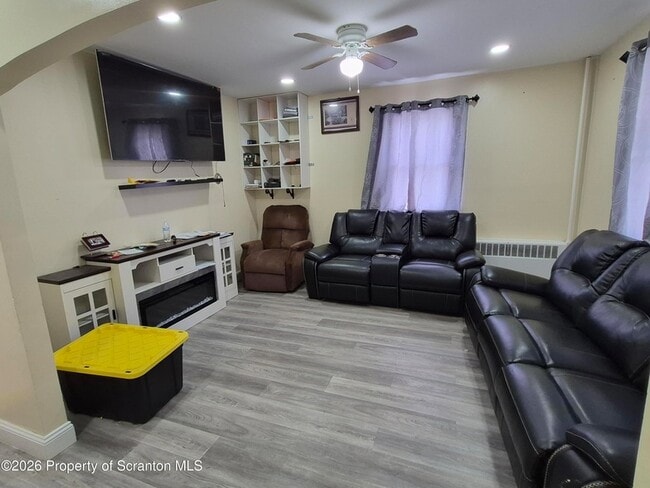Building Photo - 530 Cayuga St