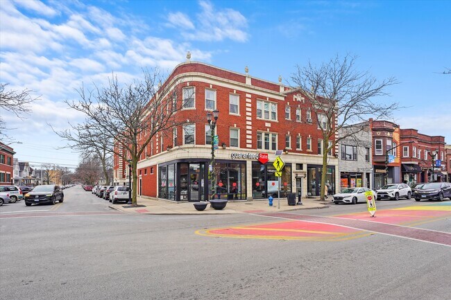 Building Photo - 411 Beloit Ave