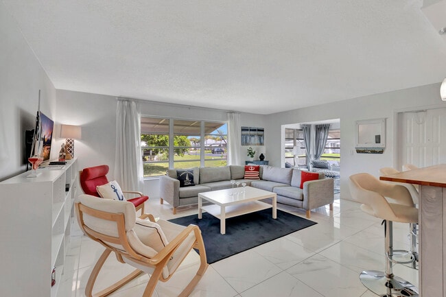 Building Photo - 1182 S Drive Cir
