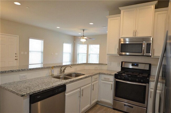 Building Photo - 2304 S Lakeline Blvd