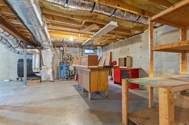 Building Photo - 5 Two Mile Hill Rd