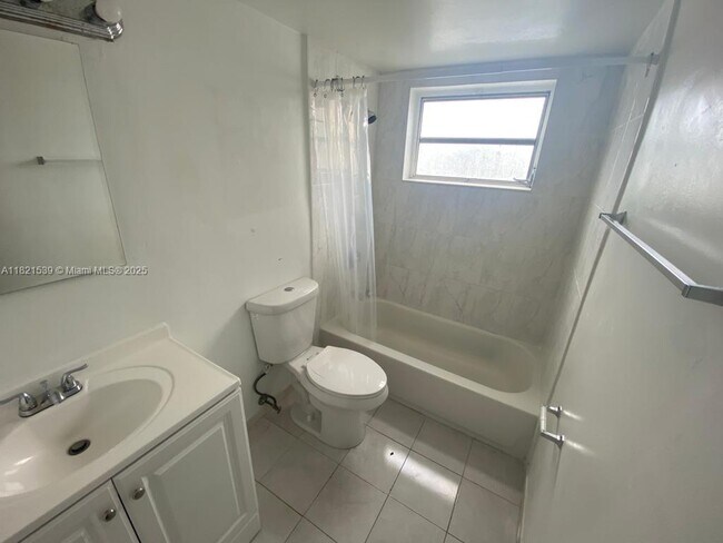 Building Photo - 13920 Lake Placid Ct