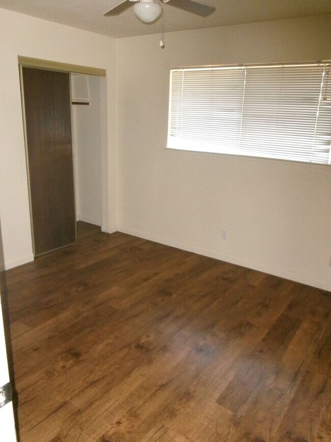Building Photo - 9685-9687 Lake Natoma Dr