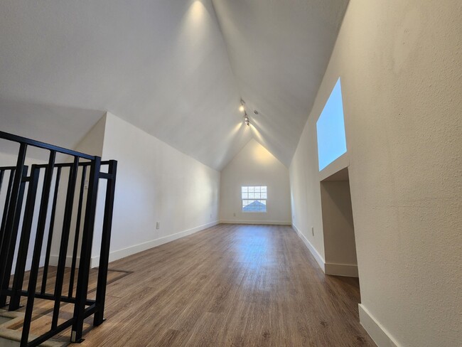 2nd Floor Loft - 541 N Orange Dr