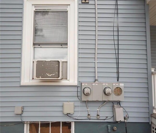 Building Photo - 532 Blackstone St