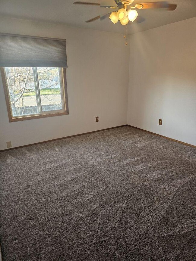 Building Photo - 3 bedroom in Billings MT 59102