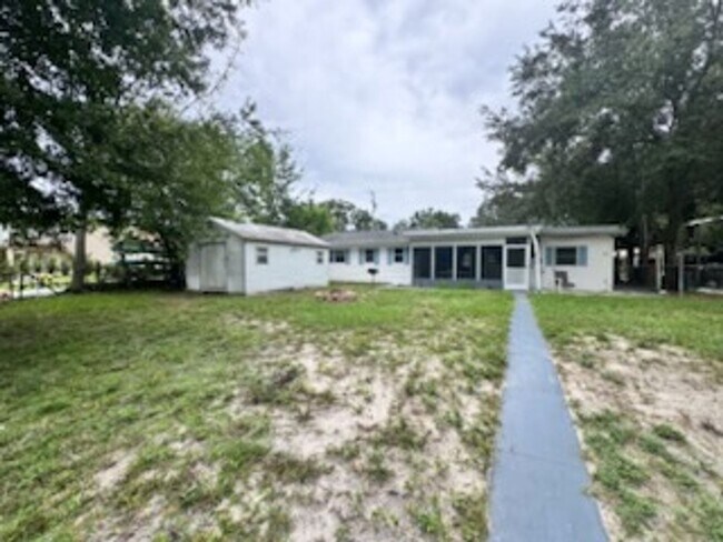 Building Photo - Weeki Wachee Rental on the Water