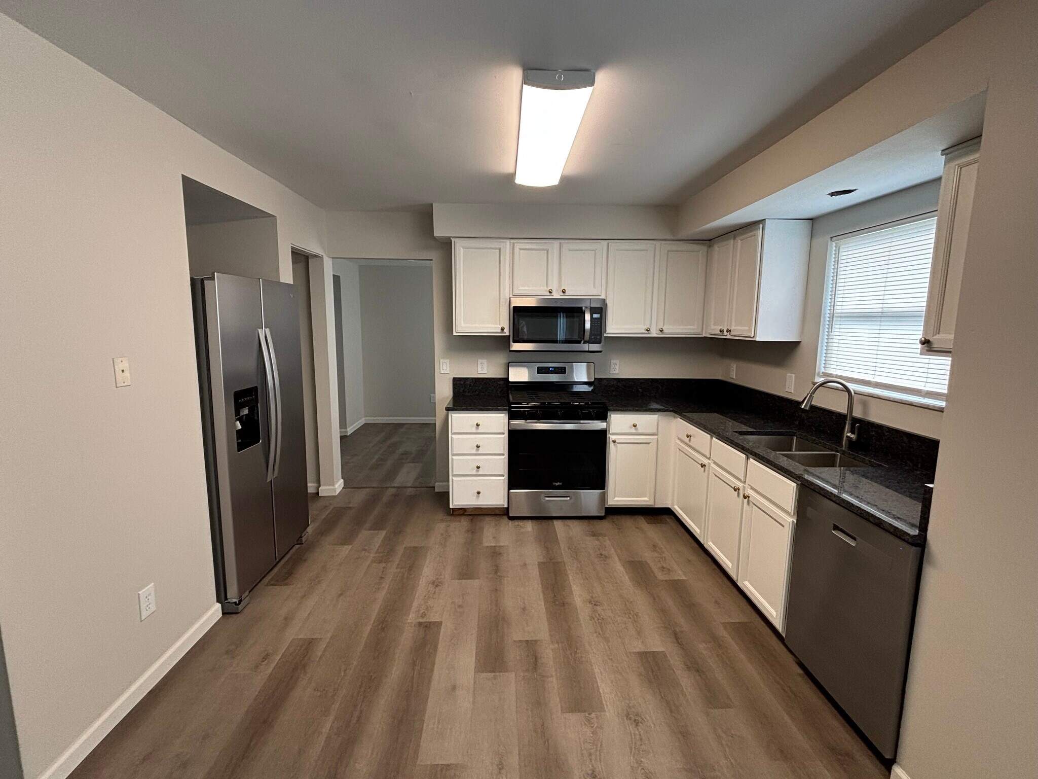 Building Photo - 825 Bernese Ct