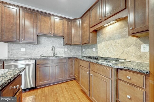 Building Photo - 42541 Dreamweaver Dr