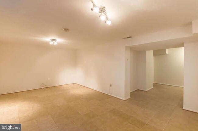 Building Photo - 8302 Moline Pl