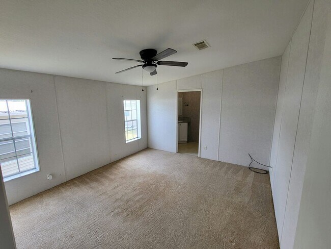 Building Photo - 182 Oleander St