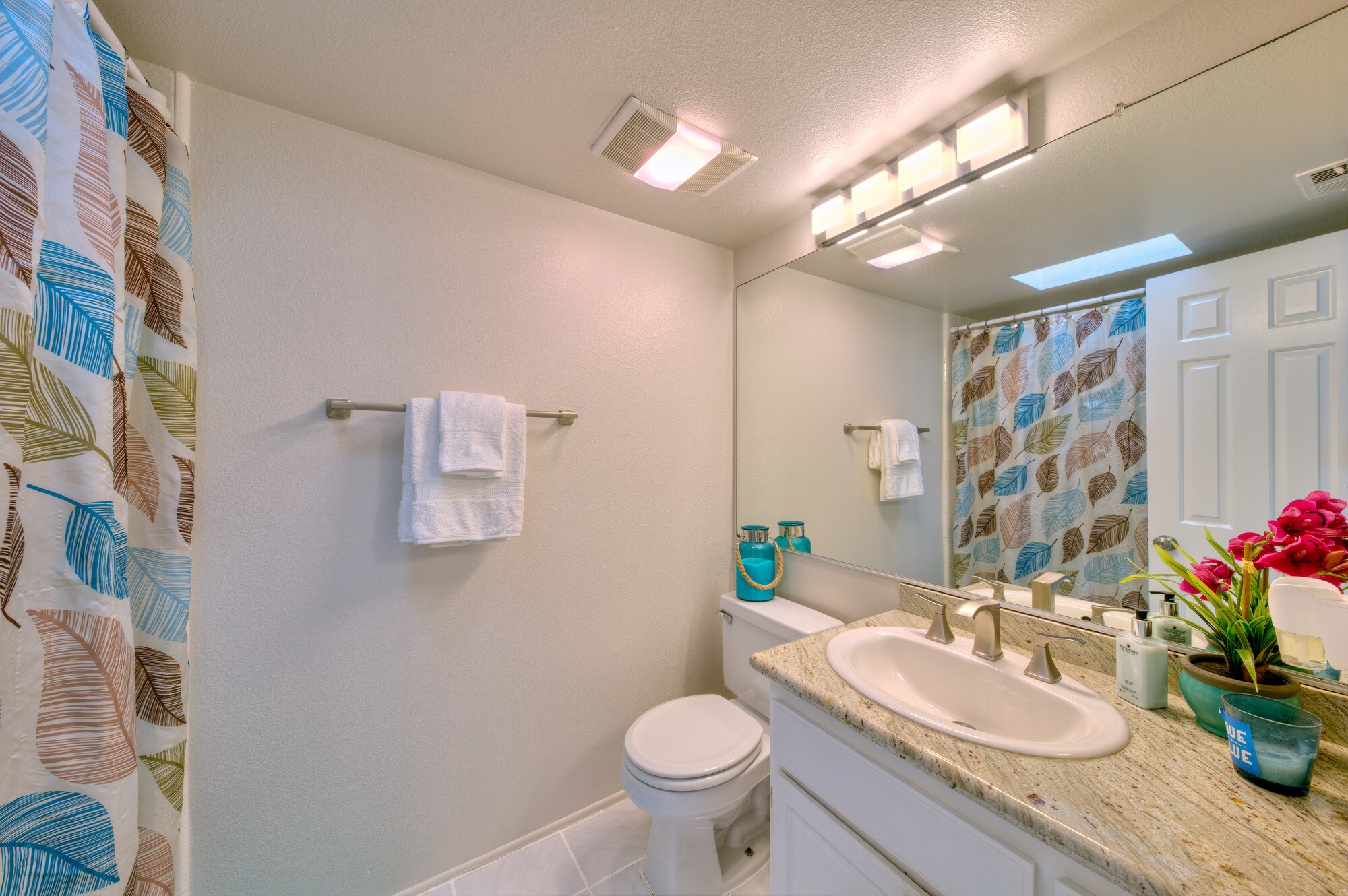 Bathroom (#2) - 938 18th St