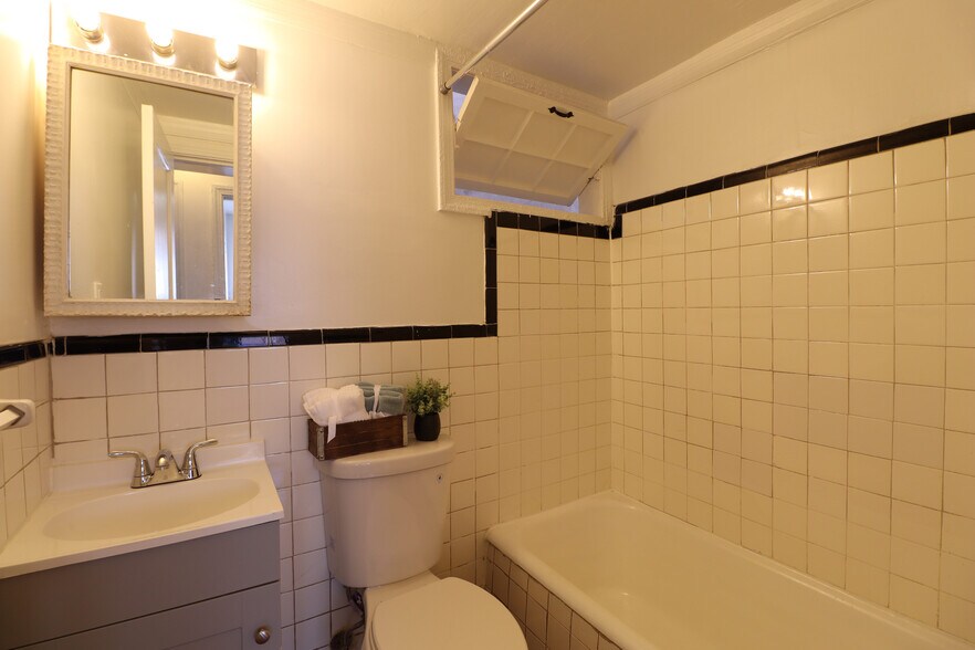 Building Photo - 407 Lebaum St SE