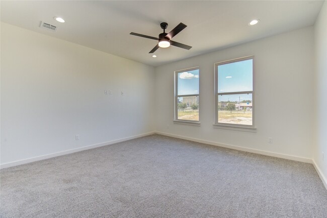 Building Photo - 2928 El Fenice Ln