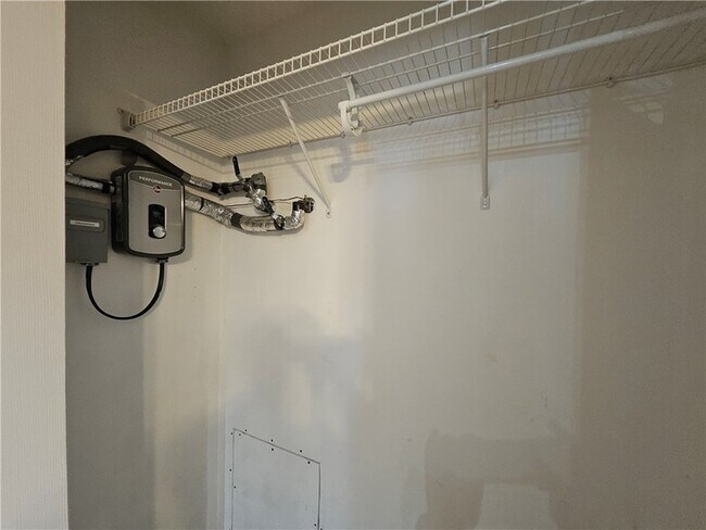 Building Photo - 102 Meadow Dr