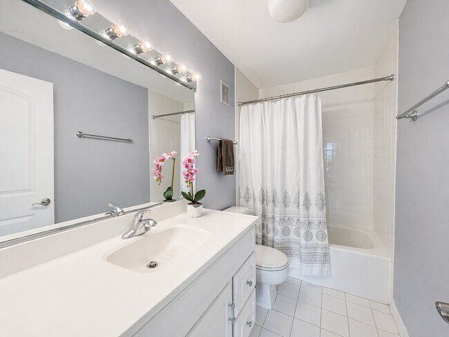 Building Photo - 1615 E Central Rd