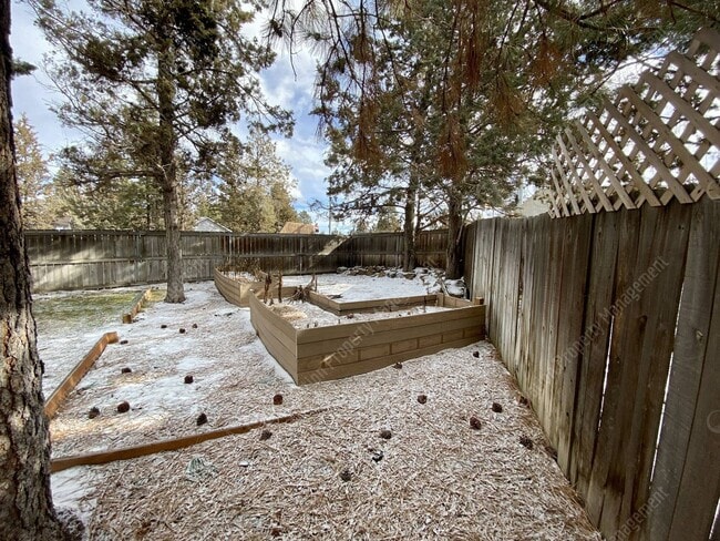 Building Photo - Updated 3BR - 2BA Gardener's Dream, w/ RV parking