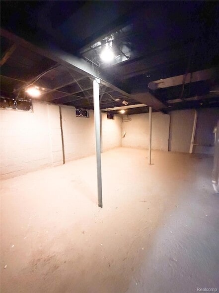 Building Photo - 19457 Evergreen Rd