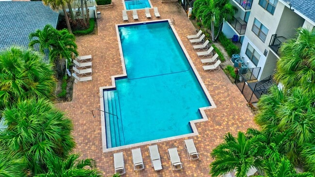 Building Photo - TWO BEDROOM TWO BATHROOM! WATERFRONT COMMU...
