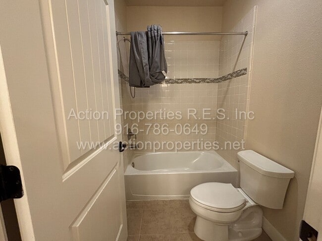 Building Photo - Gated Penryn Patio 2 Story Home, 3 Bedroom...