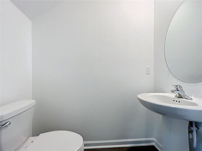 Building Photo - 4950 SW 81st Lp