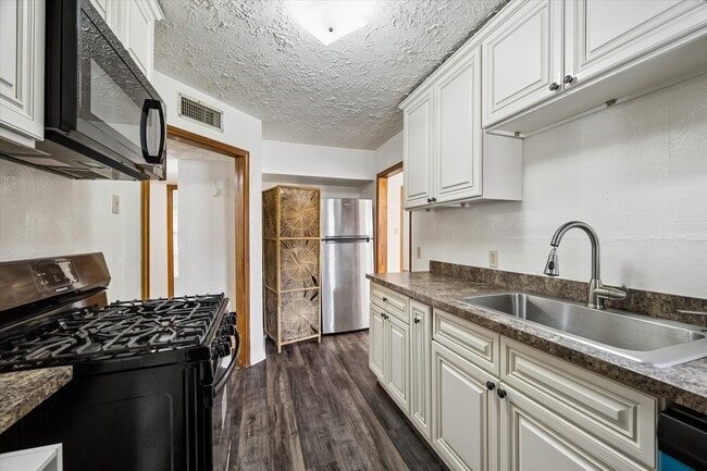 Building Photo - 2308 McClendon St