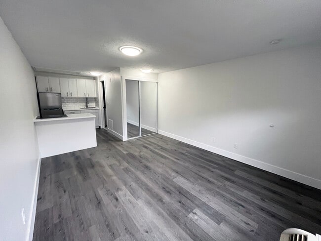 Building Photo - Pine Grove Apartments