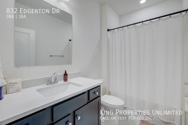 Building Photo - 832 Edgerton Dr