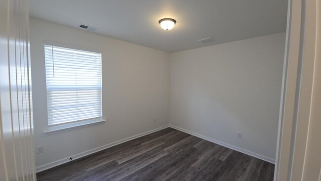 Building Photo - 1210 Pennock Dr