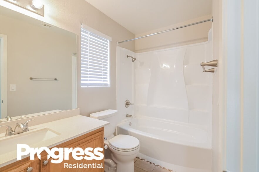 Building Photo - 827 Golden Plata Ct