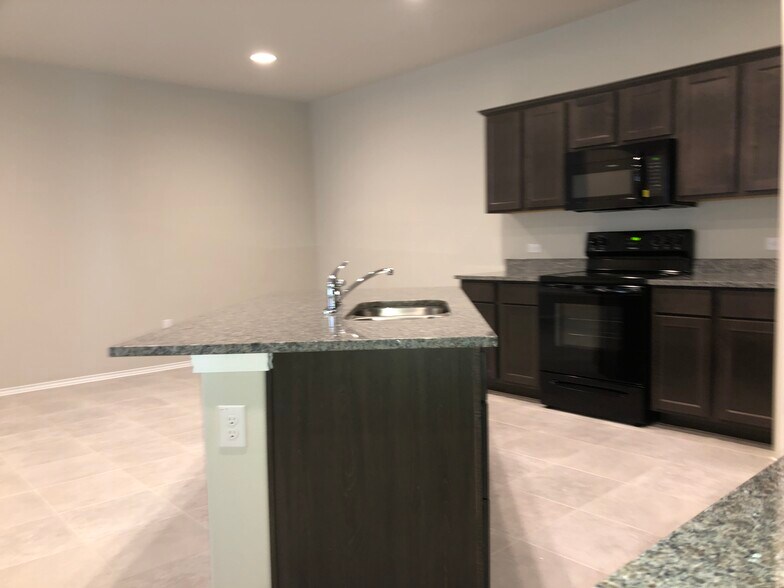 Building Photo - 1807 Davidson Ranch Dr