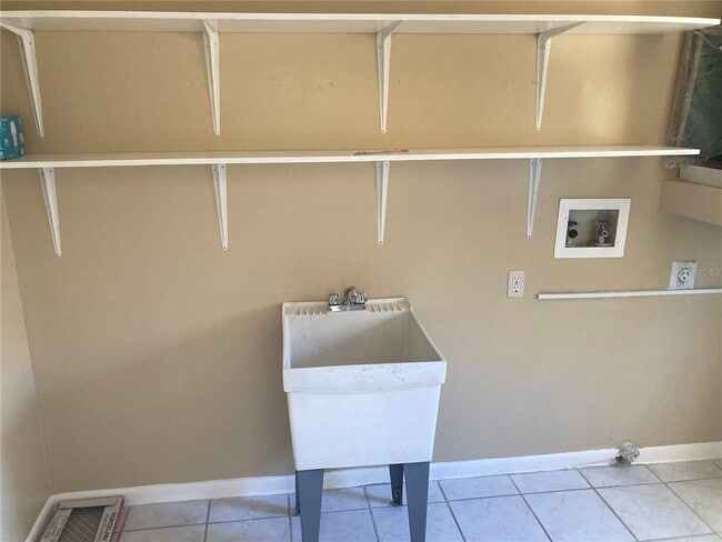 Building Photo - 3588 Meriden Ave