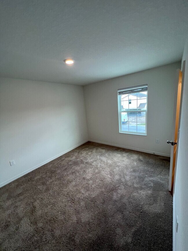 Building Photo - 2 car garage townhome-5310 Companion Lane ...