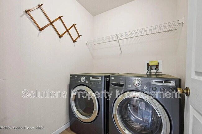 Building Photo - 1375 Lara Cir