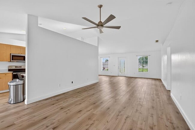 Building Photo - 497 SW Lacroix Ave