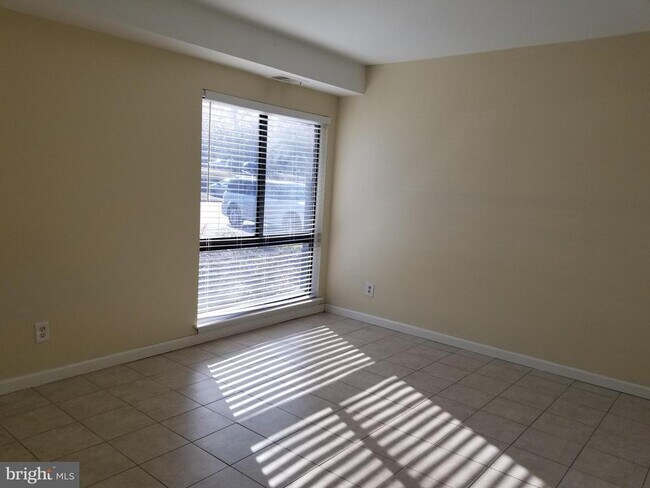 Building Photo - 6003 Majors Ln