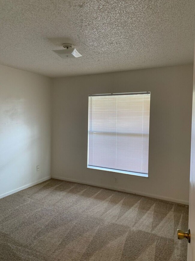Building Photo - 12123 Napiers Cir